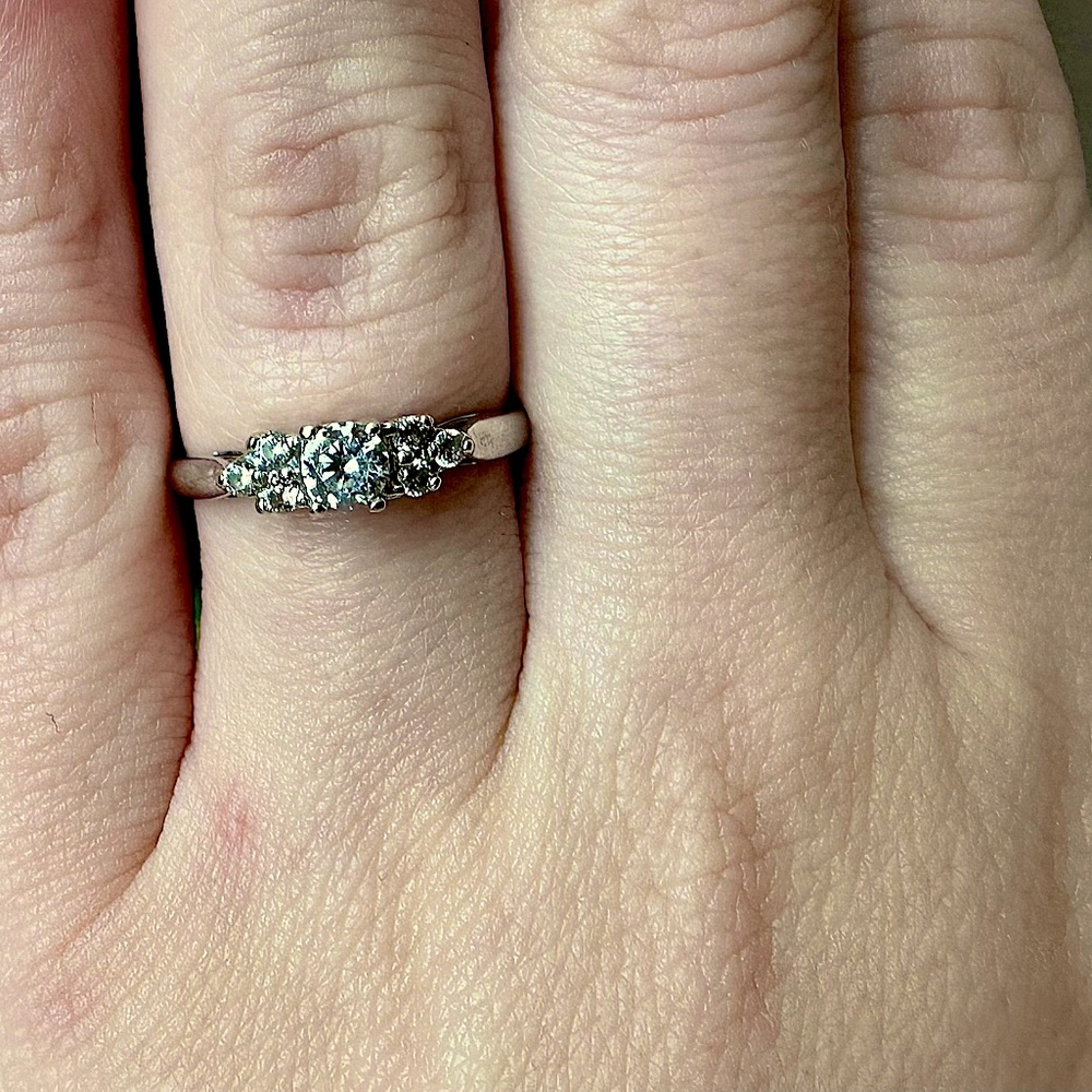 10k white gold CZ ring size 7